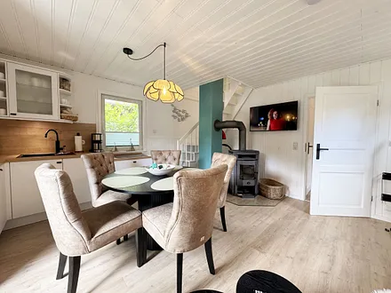 Essbereich mit Stühlen