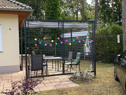 Terrassenecke Johanna II rechts mit Autostellplatz