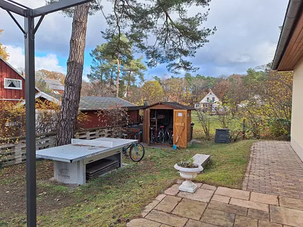 Tischtennisplatte und Fahrradschuppen Johanna I und II