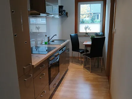 Küchenzeile mit Sitzgelegenheit für 2 Personen