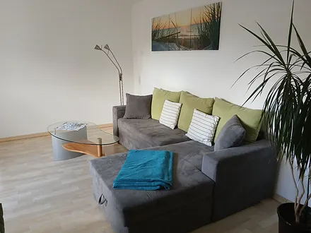 Sitzecke mit Schlafcouch im Wohnzimmer