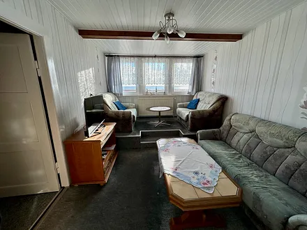 Wohnzimmer mit Blick aufs Achterwasser