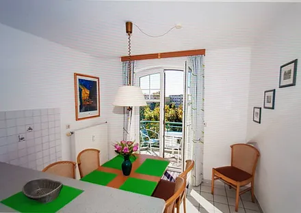 Essbereich mit Ausgang zum Balkon