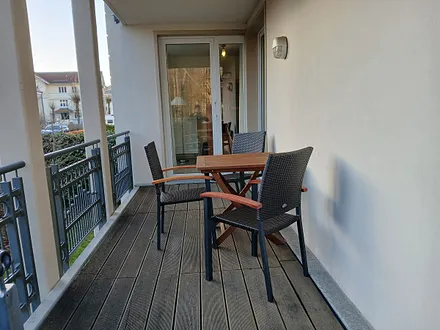Balkon mit Sitzmöbel