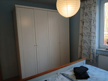 Schlafzimmerschrank mit viel Stauraum