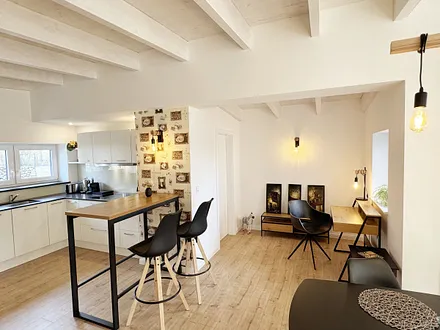 Küchenzeile mit Blick auf den möglichen Arbeitsplatz