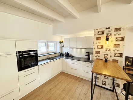 Küchenzeile mit Geschirrspüler