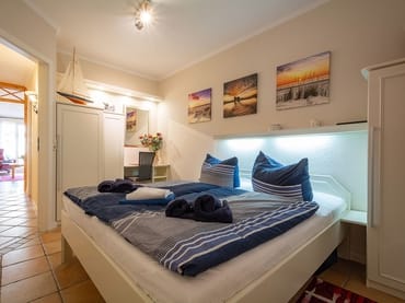 Das Schlafzimmer mit Doppelbett