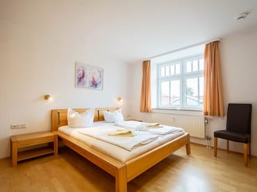 Das Schlafzimmer mit Doppelbett