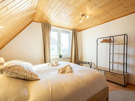 Das zweite Schlafzimmer mit Doppelbett