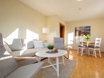 Der helle freundliche Wohnraum