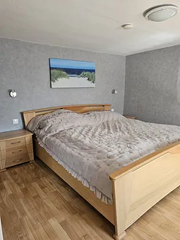 Schlafzimmer mit Doppelbett