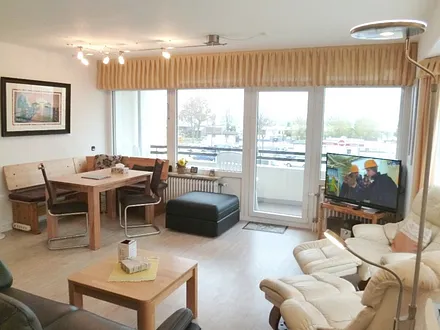 Wohnzimmer, Essecke mit Seeblick