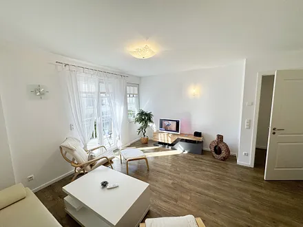 gemütlicher Wohnbereich mit Relax Sessel und TV