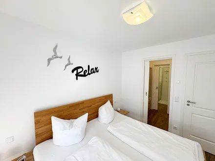 Schlafzimmer mit Doppelbett