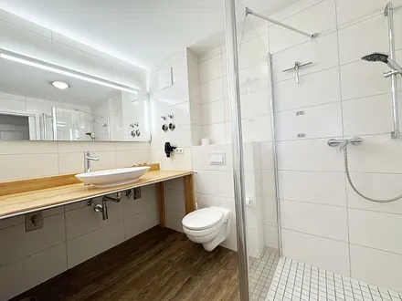 Badezimmer mit Dusche