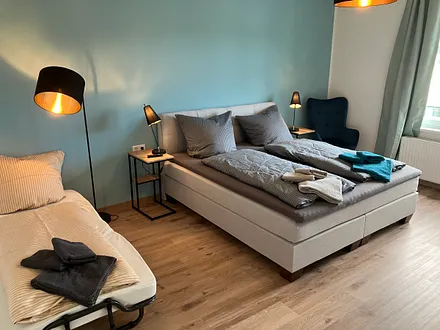 Schlafzimmer mit Aufbettung