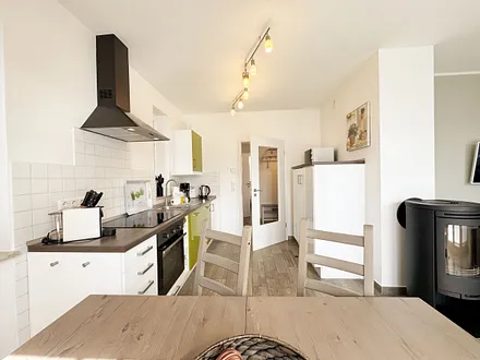 Küchenzeile mit Essbereich