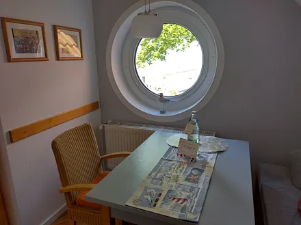 Essecke mit Bullaugenfenster