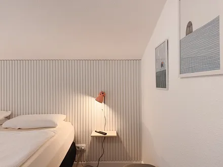 Schlafzimmer mit Boxspringbett