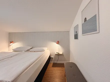 Schlafzimmer mit Boxspringbett