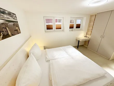 2.Schlafzimmer mit Doppelbett