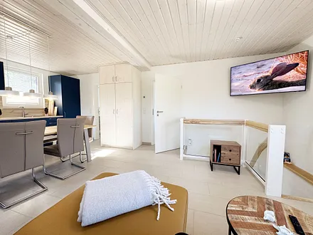 Wohnbereich mit Smart-TV