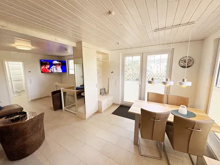 Wohn-Essbereich mit Garderobe