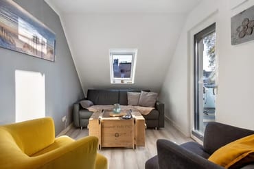 Wohnzimmer mit Schlafsofa 