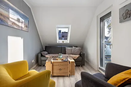 Wohnzimmer mit Schlafsofa 