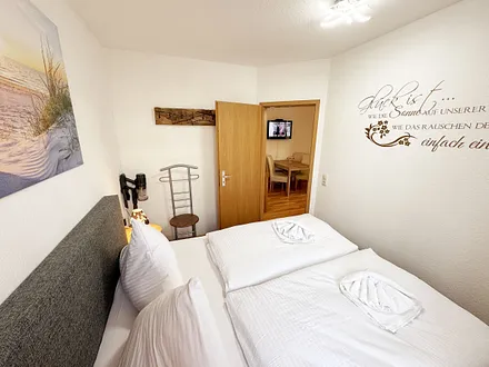 Schlafzimmer mit Boxspringbett