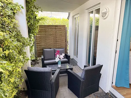 Terrasse mit Bestuhlung