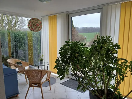 Veranda mit Durchgang zur Terrasse