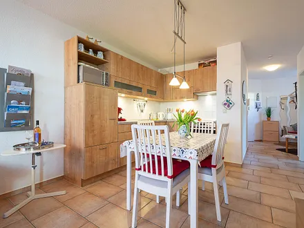 Der offene Essbereich und die Küchenzeile