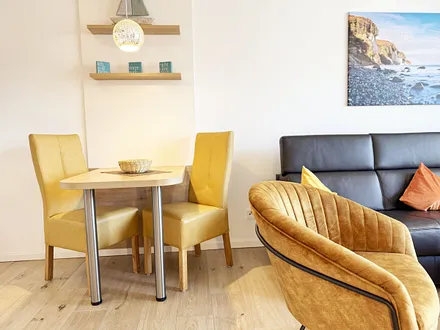 Essbereich mit Stühlen