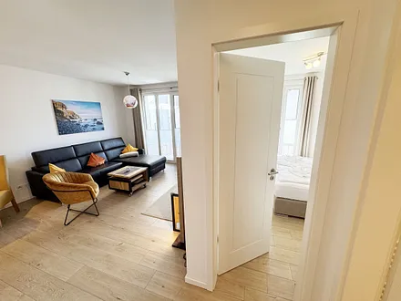 Flurbereich mit Blick in den Wohnbereich