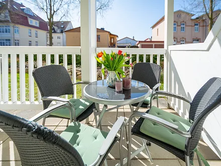 Die möblierte Süd-Terrasse