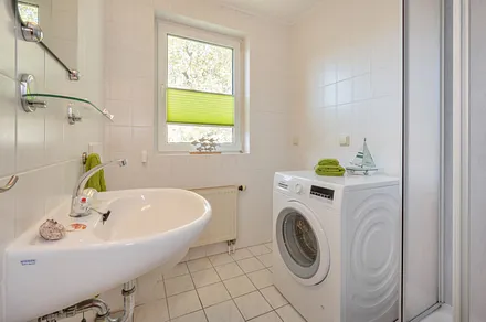 Bad mit Waschmaschine Whg 5