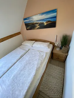 Schlafzimmer mit Doppelbett