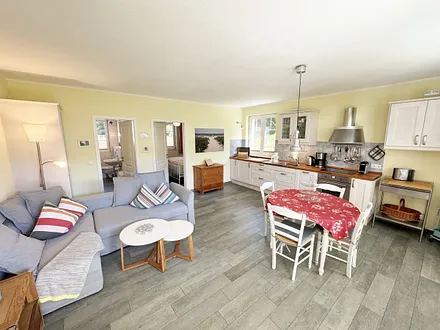 Wohnbereich mit gemütlicher Eckcouch