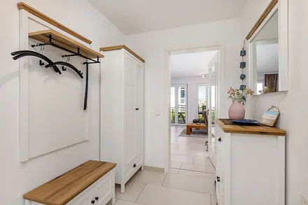 Der Flur mit Garderobe.