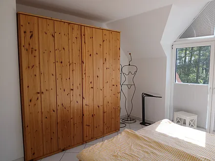 Großer Schrank im Schlafzimmer