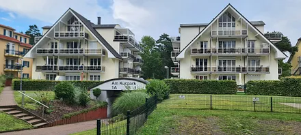 Parkplatz hinter dem Haus zur Ferienwohnung gehöhrend