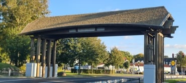 Das Tor zum Mönchgut am Ortseingang von Baabe