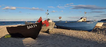 Fischerboote am Strand in Baabe