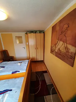 Schlafzimmer 1