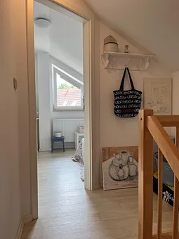 Blick vom Treppenhaus ins Dachgeschosszimmer