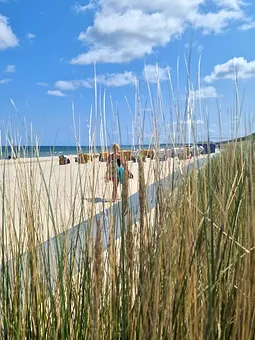 Strandabschnitt von Karlshagen mit neuer Zuwegung entlang der Dünen ( nur in Teilbereichen)