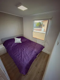 Schlafzimmer mit Bett 1,60m breit