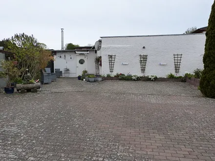 Parkplätze im abgeschlossenen Innenhof